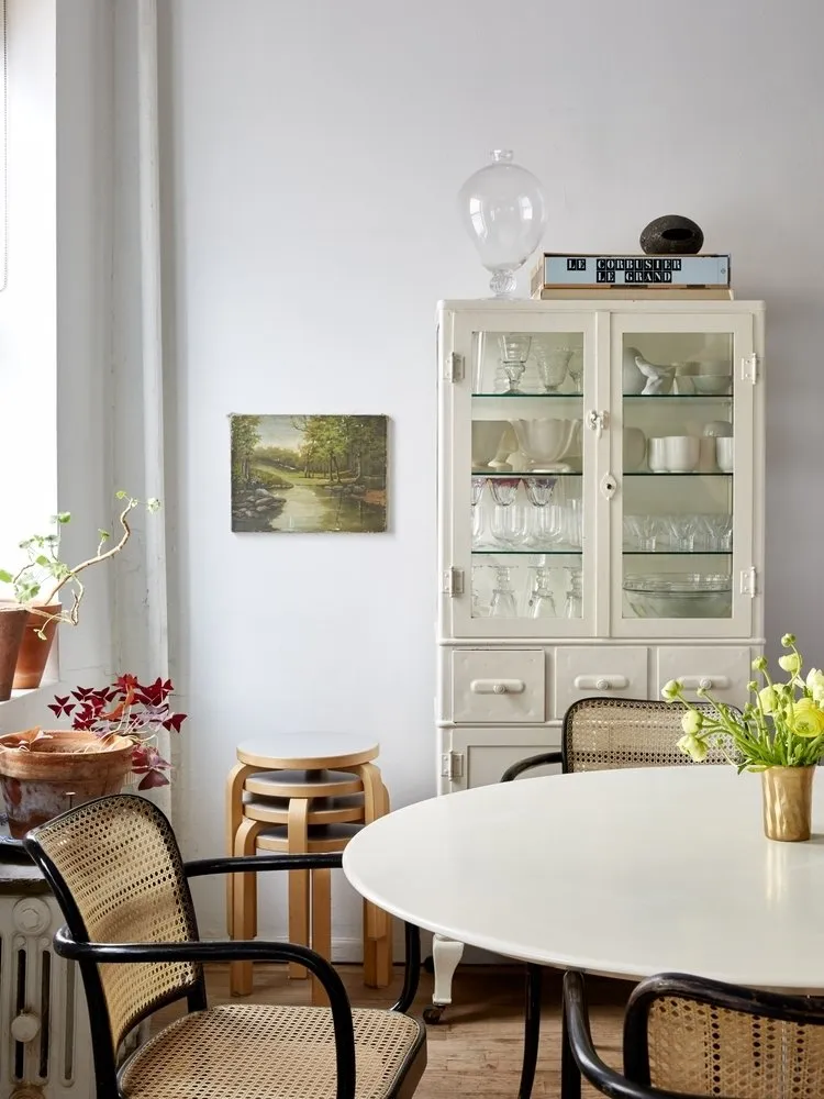 照片:现代风格厨房和餐厅,小公寓,公寓,美国,技巧,纽约 – 我们网站上的照片