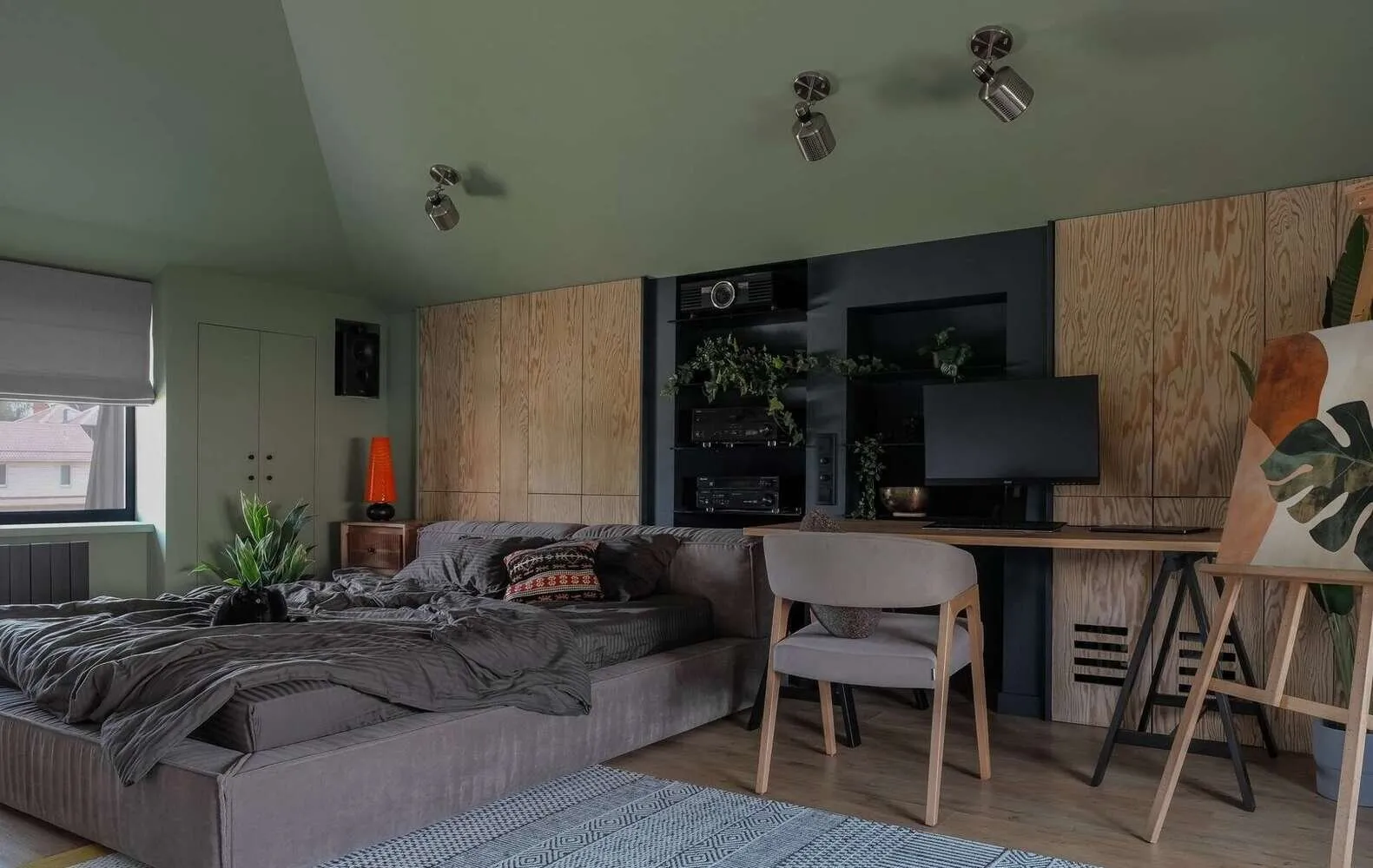 Photo: lifestyle, electrical wiring replacement, electrician in an apartment, MOBSCAM, how to tell if they're scamming you for money, how not to fall for a scam, how not to get scammed by a bad electrician, how to choose an electrician, how to tell if an electrician is scamming you – photo on our site