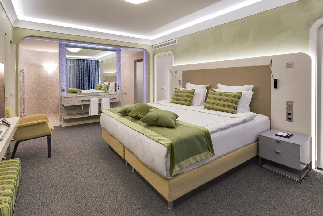 标准酒店配备了REAL Intellect自动化系统。