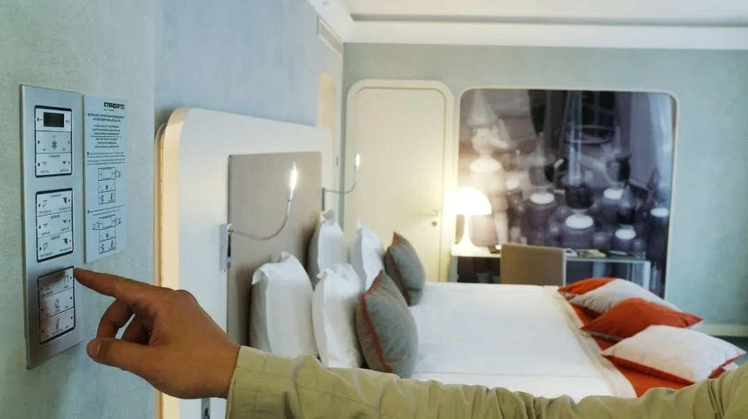 照片:极简风格浴室,风格指南,REAL Intellect,智能自动化,酒店 – 我们网站上的照片