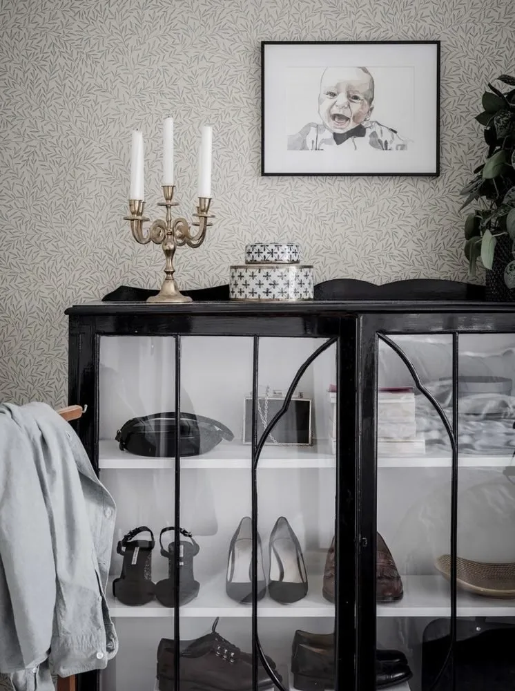 照片:现代北欧风格卧室,室内装饰,公寓,瑞典,白色,黑色,斯德哥尔摩,宜家,收纳,浴室收纳,3室,60-90平米 – 我们网站上的照片