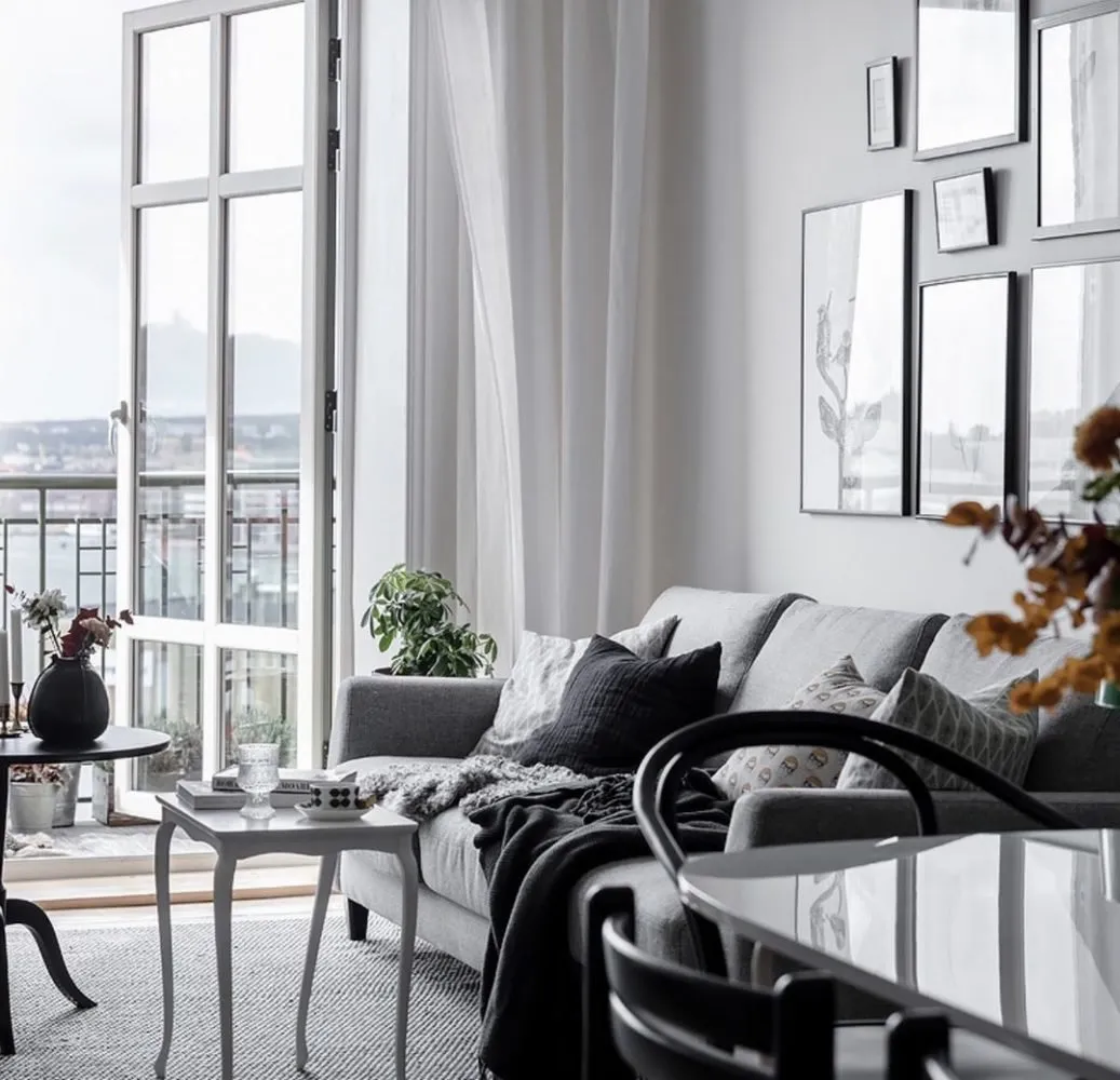 照片:现代北欧风格客厅,室内装饰,公寓,瑞典,白色,黑色,斯德哥尔摩,宜家,收纳,浴室收纳,3室,60-90平米 – 我们网站上的照片