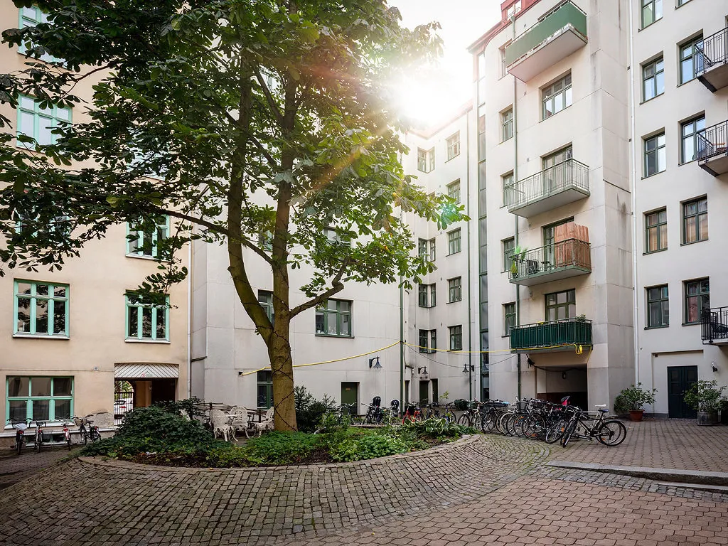 照片:北欧风格客厅,室内装饰,公寓,瑞典,白色,黑色,斯德哥尔摩,宜家,收纳,浴室收纳,3室,60-90平米 – 我们网站上的照片