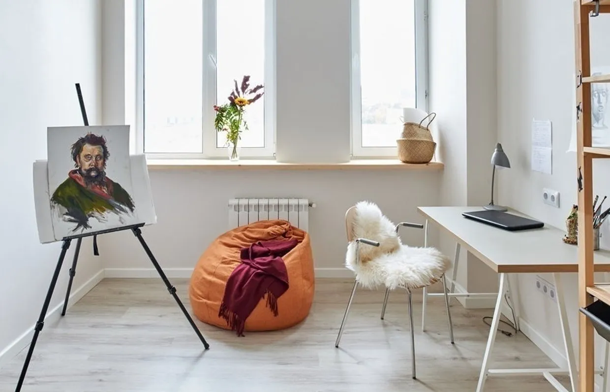 Photo: Minimalist office, how to save money, economical renovation, how to save money on renovation, save money on renovation, budget interior, DIY renovation, savings, #howtosave – photo on our website