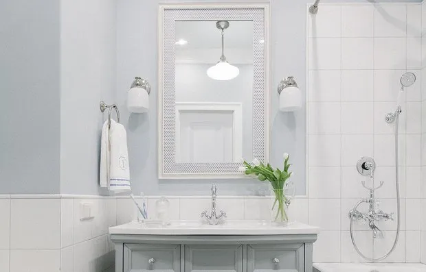 Фотография: Ванная в стиле Классический, как сэкономить, сэкономить на покупке квартиры, как сэкономить на покупке квартиры, сэкономить на ремонте, как экономить воду, экономия, #каксэкономить, как сэкономить на ремонте, как сэкономить электричество – фото на нашем сайте