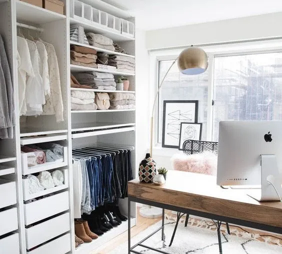 Photo: Style, Tips, Wardrobe, Storage, Decluttering, Organizing a Closet – Photo on Our Website