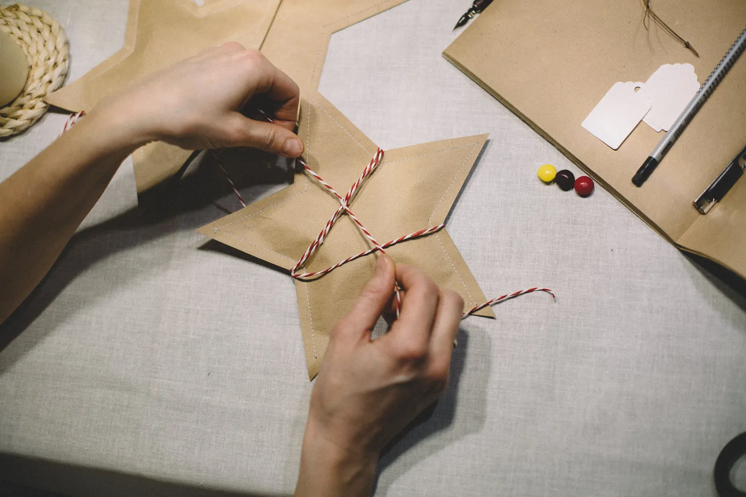 Foto: in Stil , DIY, Ideen für die Tischdekoration, neue Jahr-Tisch-Dekoration, feierliche Tischdekoration – Foto auf unserer Website