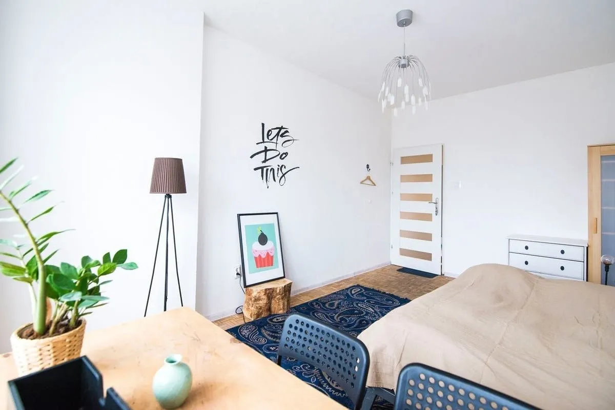 Фотография: Спальня в стиле Скандинавский, Советы, уборка, Организация пространства, Мари Кондо, метод конмари, Екатерина Мальковец, Алехандра Костелло, Конмари – фото на нашем сайте