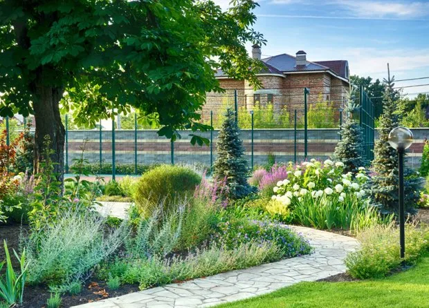 Conception : Eugénie Russo