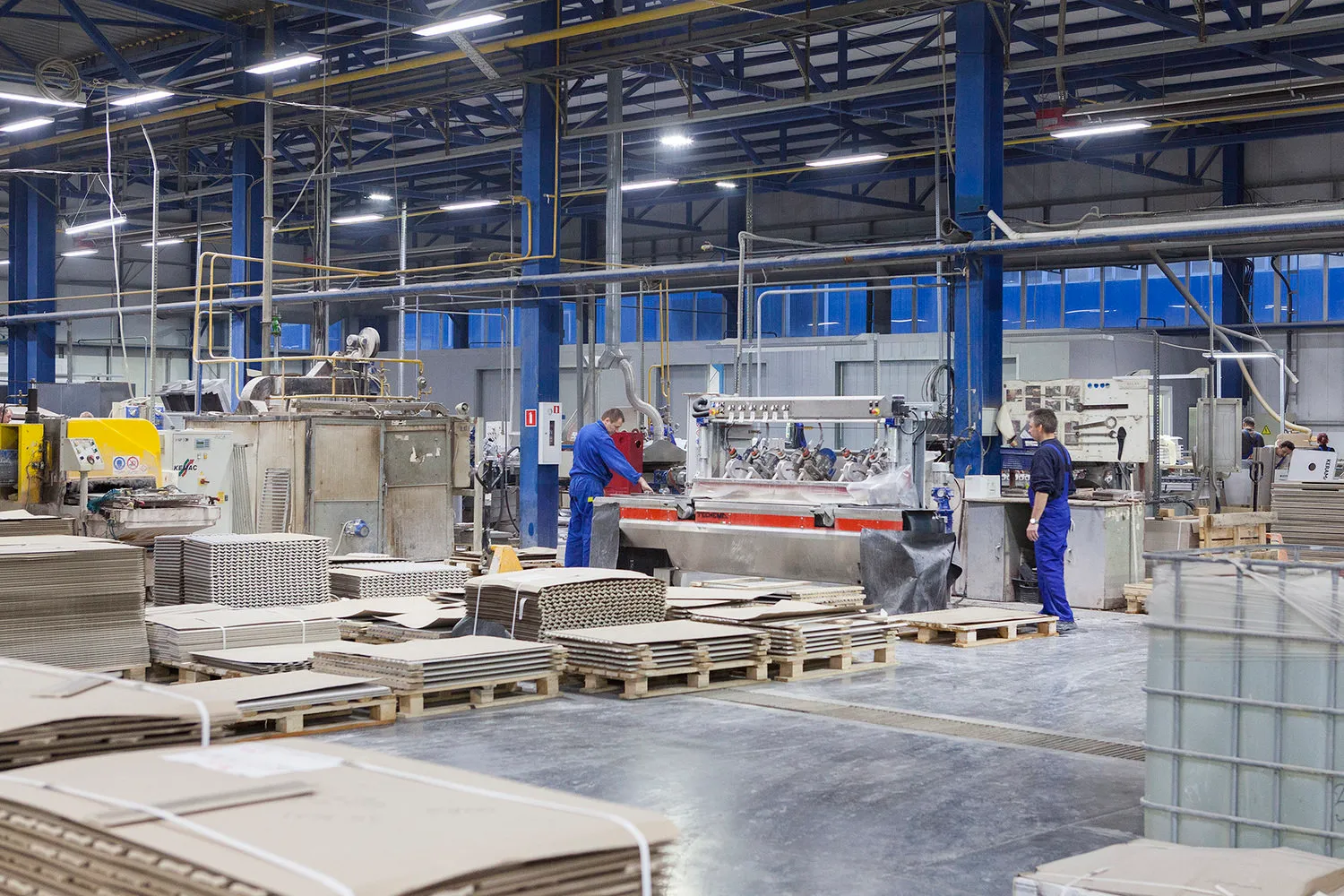 奥雷陶瓷马瑞齐工厂的瓷砖生产