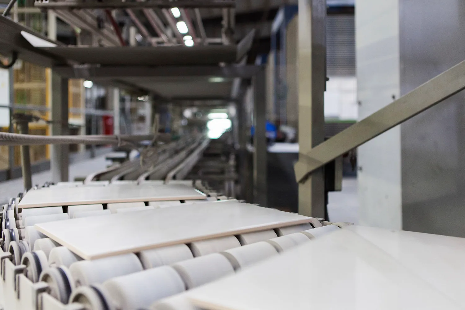 第二次烧制后，瓷砖被称为“釉面砖”