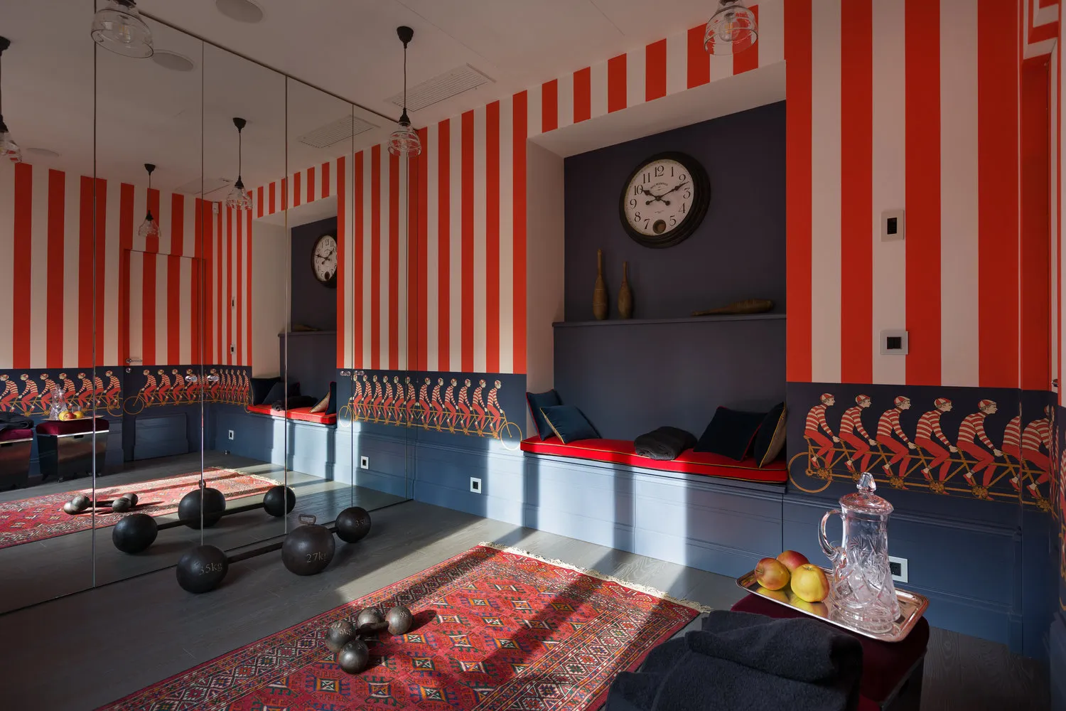 设计：亚历山德里娜·卢卡奇