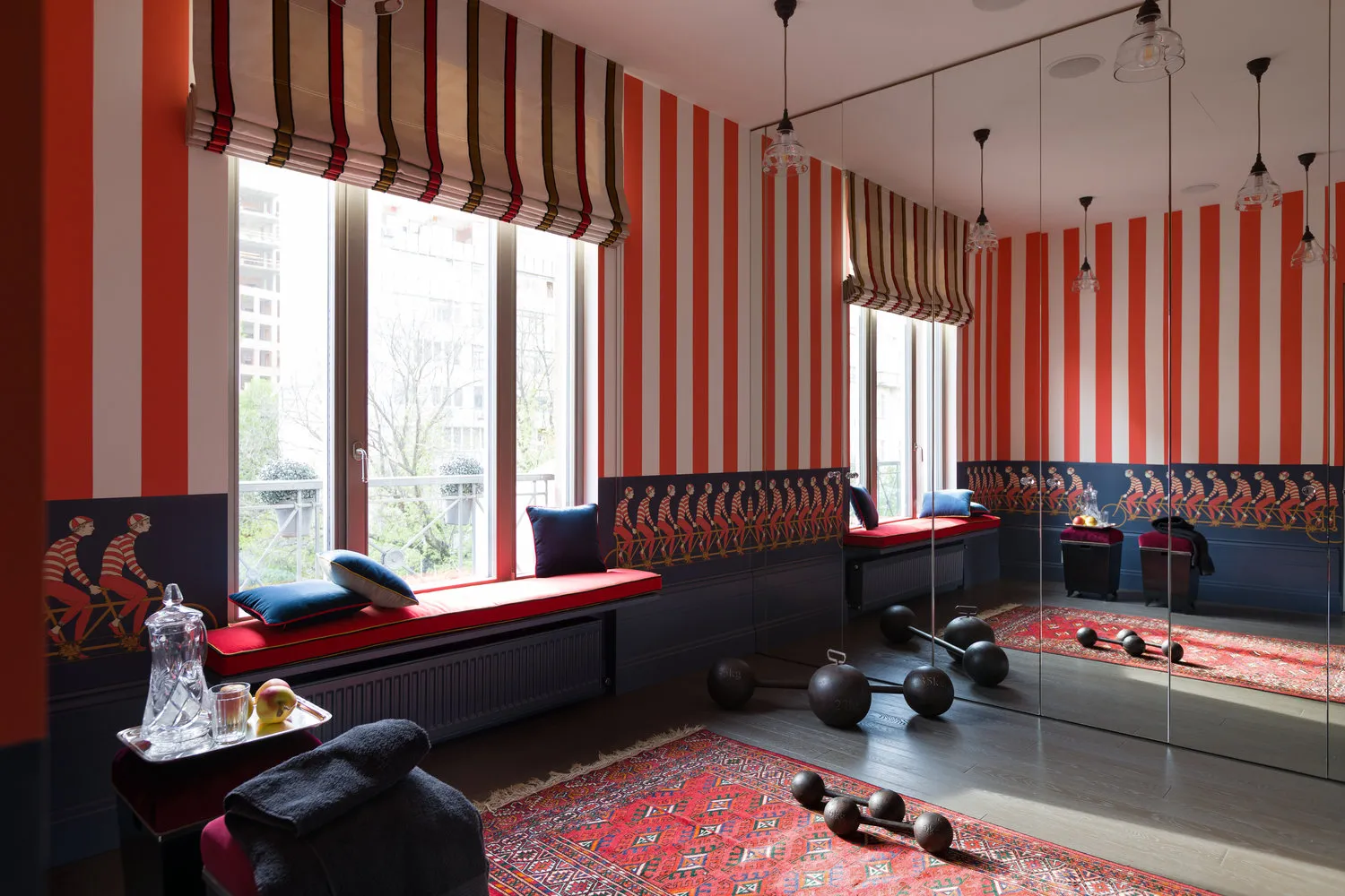 设计：亚历山德里娜·卢卡奇