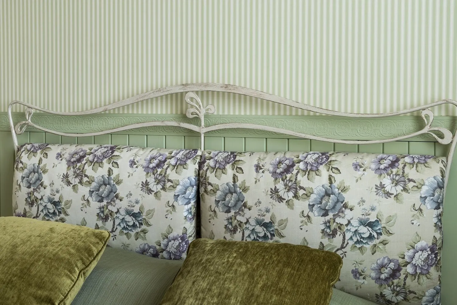 照片：莫斯科普罗旺斯和乡村风格卧室，公寓，每周项目，2室，40-60平方米，整体砖墙，Krasnaya Polyana，Maxim Noda, Nomax, ЖК «Kateryna Alpik» – 网站上的照片