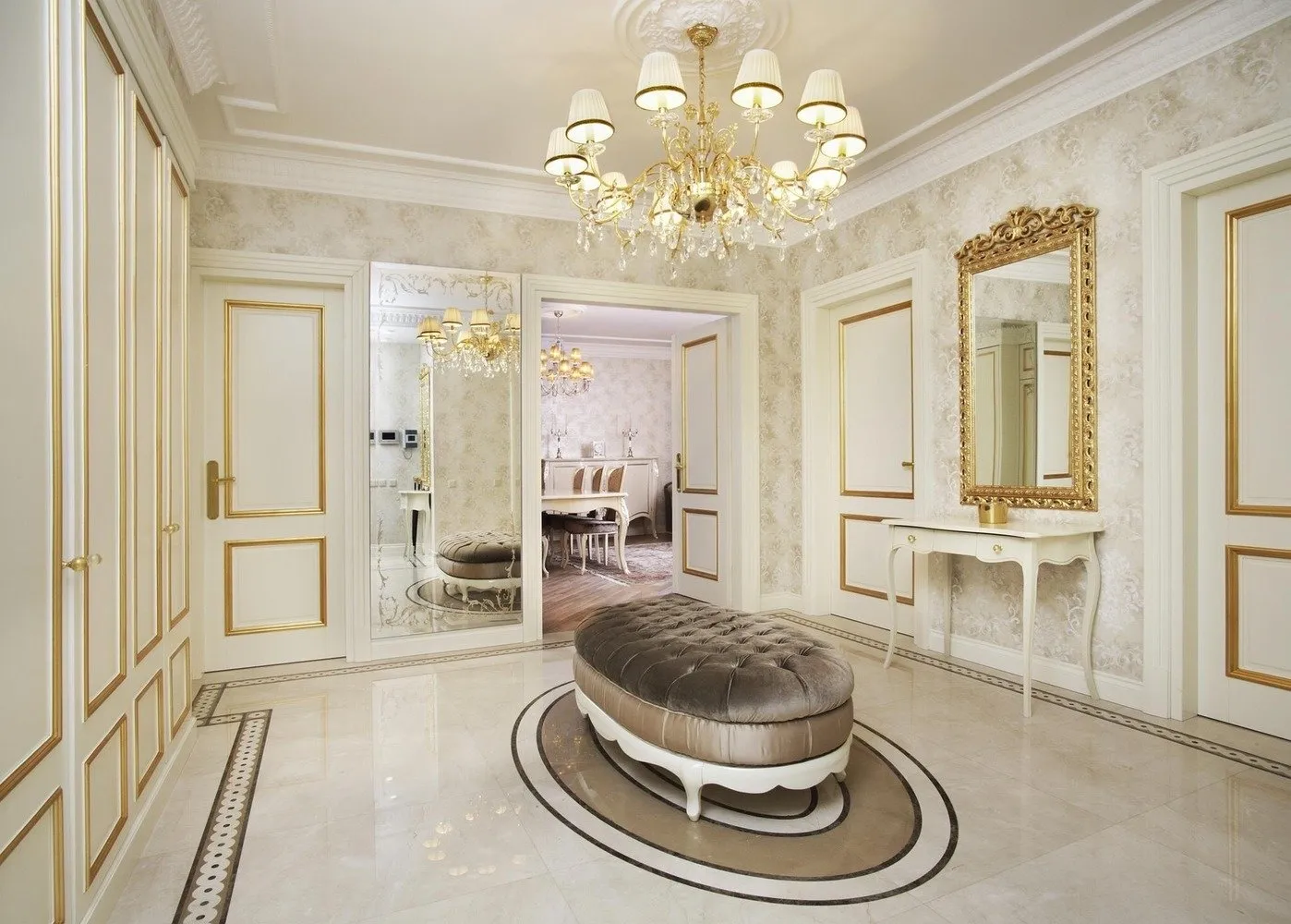 Photo : Entrée dans le style classique, appartement, conseils, guide – photo sur notre site