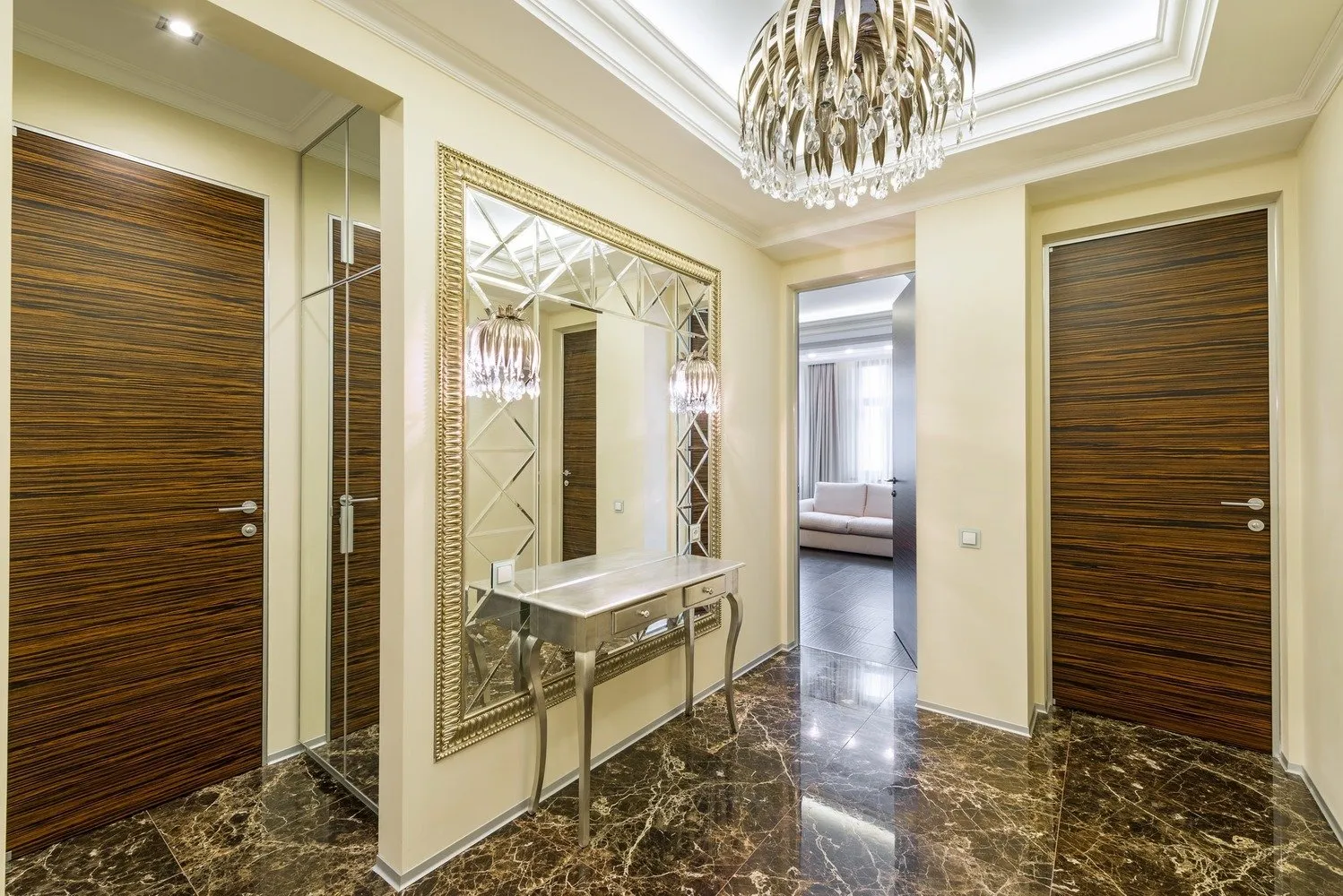 Фотография: Прихожая в стиле Классический, Квартира, Советы, Гид – фото на нашем сайте