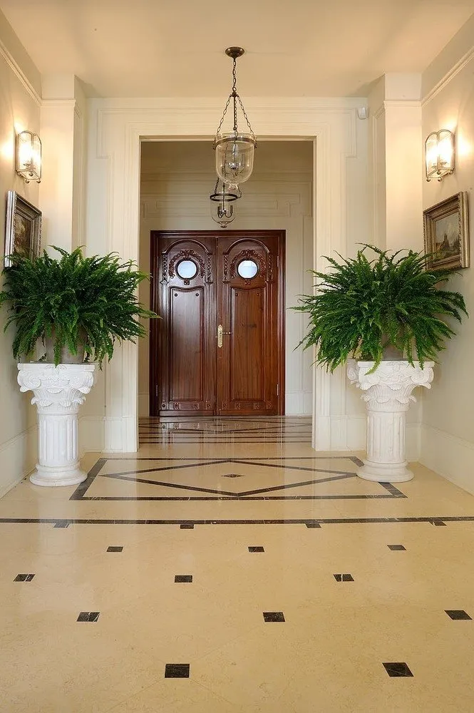 Photo : Entrée dans le style classique, appartement, conseils, guide – photo sur notre site