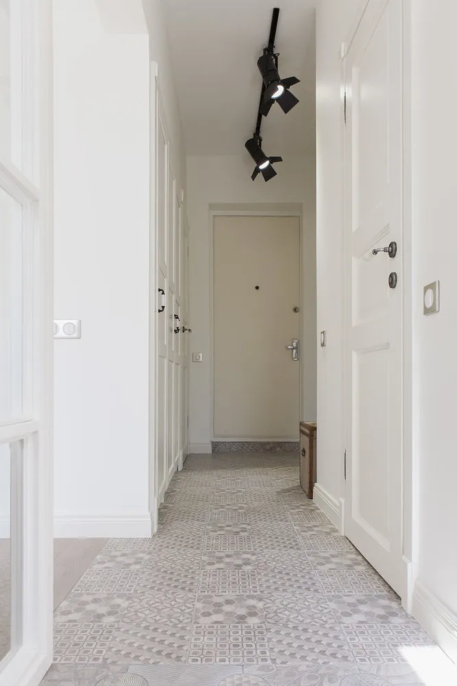 Фотография: Прихожая в стиле Скандинавский, Лофт, Современный, Квартира, Студия, Проект недели, Москва, Юрий Гришко, Мария Дадиани, Кирпичный дом, до 40 метров – фото на нашем сайте