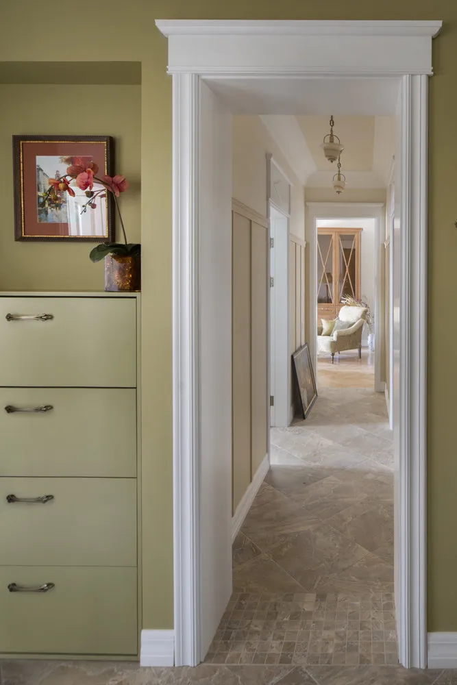 Photo : Entrée dans le style classique, appartement, projet de la semaine, Moscou, maison en briquet, 3 chambres, 60-90 mètres, Anna Vasileva, Couture Interiors – photo sur notre site