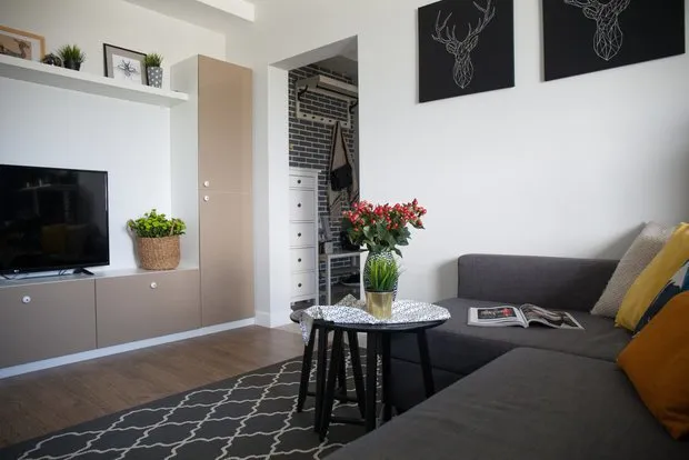 Diseño: Anna Moghjaro