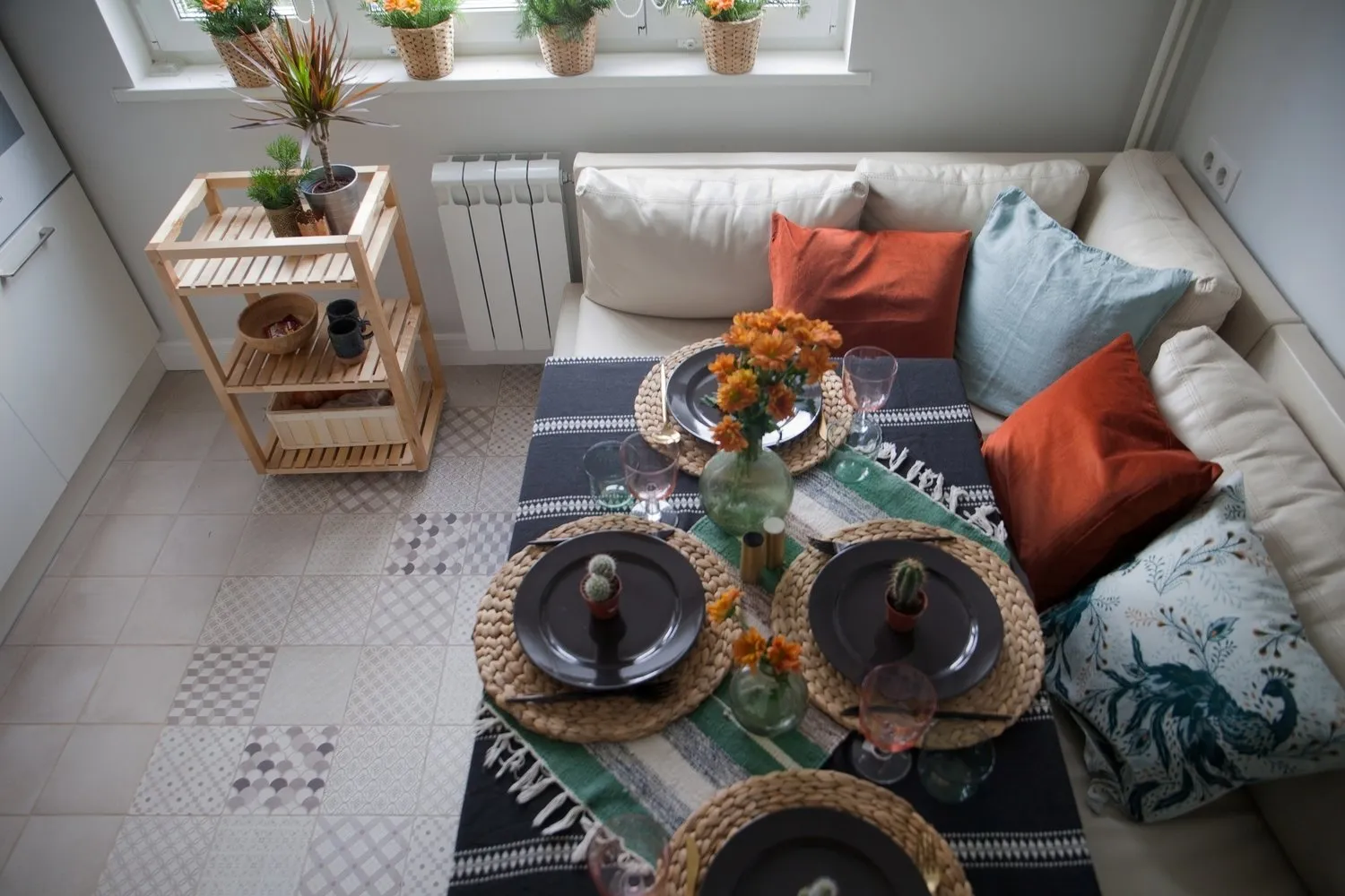 设计：Anna Mozharo