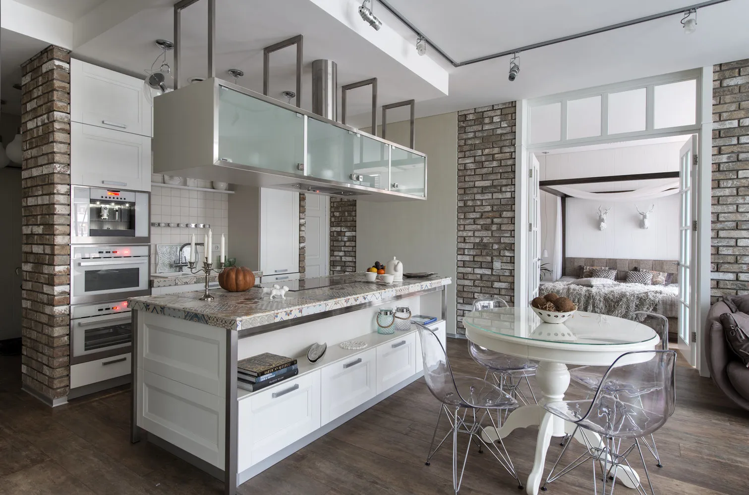 照片：现代风格厨房和餐厅，技巧 – 我们网站上的照片