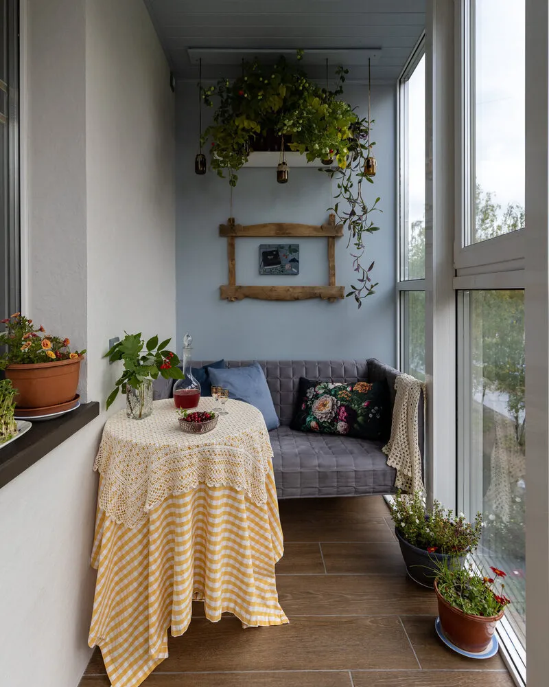 Foto: en estilo , Balcón, Apartamento, Diseño de habitación, Diseño interno, Rediseño, cómo decorar un balcón pequeño, ideas para un balcón pequeño, renovación económica de balcón, cómo decorar un balcón, balcón en apartamento, decorar un balcón estándar, ideas de remodelación de balcón, ideas de decoración de balcón, lugar de trabajo en el balcón, decoración de balcón, decorar un balcón, ideas para balcón, cómo decorar un balcón pequeño, diseño de balcón – fotos en nuestro sitio web