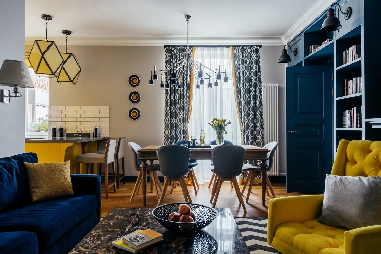 照片:现代风格客厅,厨房和餐厅,纳迪亚·佐托娃,Gid, Enjoy Me, 叶莲娜·马尔金娜, Artpartner, 朱莉娅·施密特, 阿莱克桑德拉·塔拉诺娃, 叶莲娜·卡拉萨耶娃 – 我们网站上的照片