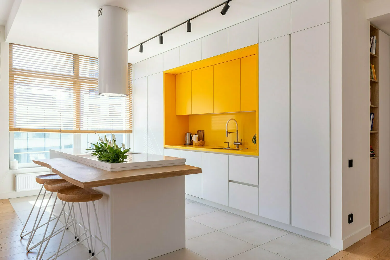 Foto: im Stil , Küche und Esszimmer, Leitfaden, wie man eine kleine Küche einrichtet, wie man das Kücheninterior gestaltet, Kücheninterior, Küche, moderne Küchen-Trends und Antitrends, Küchen-Design, Trends im Design, Trends 2025 – Fotos auf unserer Website