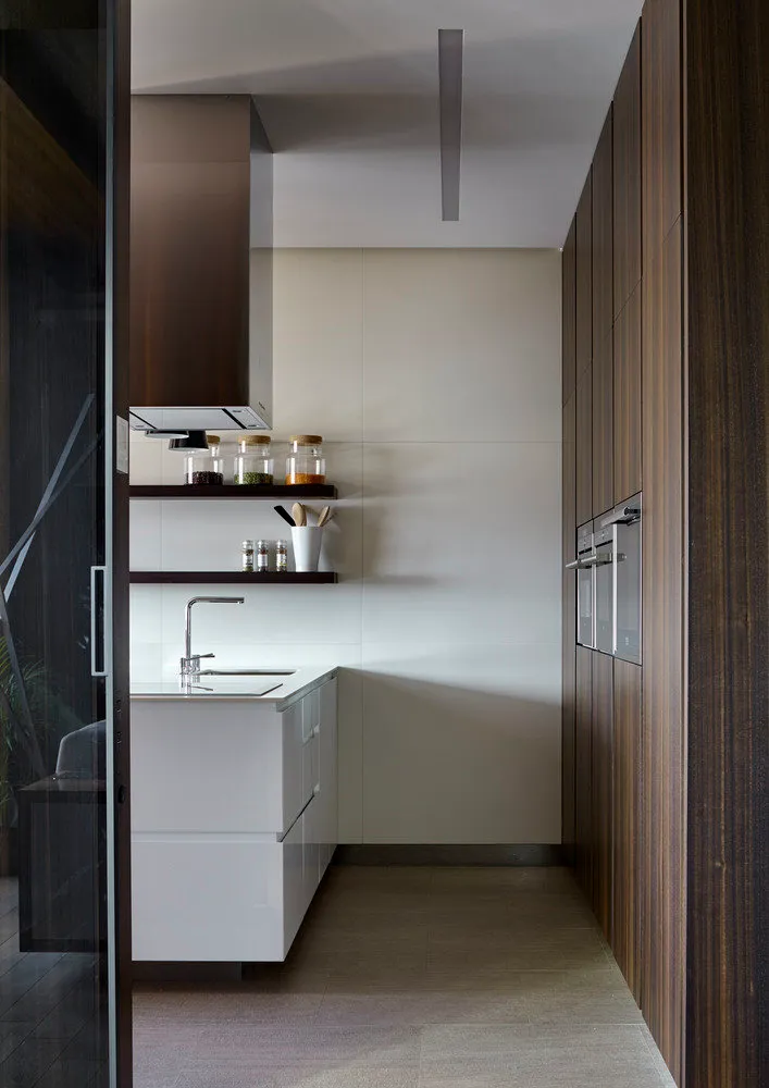 Фотография: Кухня и столовая в стиле Минимализм, Квартира, Проект недели, Москва, Макс Касымов – фото на нашем сайте