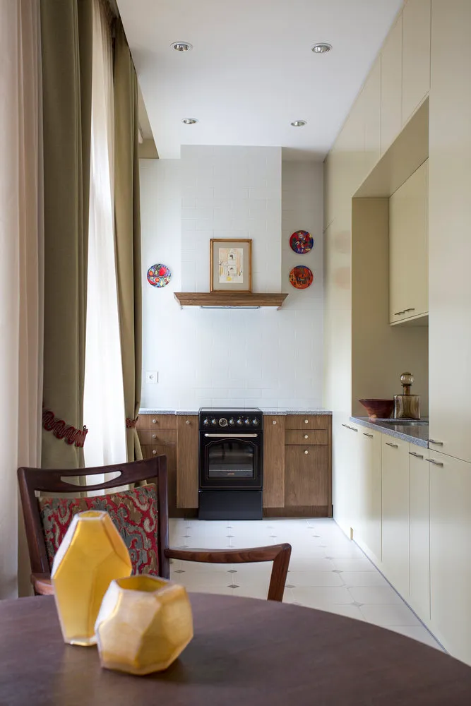 Фотография: Кухня и столовая в стиле Минимализм, Эклектика, Квартира, Проект недели, Москва, Михаил Свистунов, Наталия Заворотищева, Старый фонд, Кирпичный дом, 3 комнаты, 60-90 метров – фото на нашем сайте