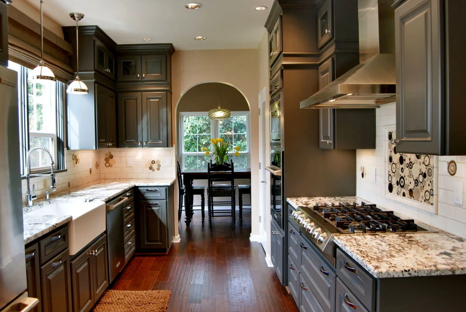 照片:经典风格厨房与餐厅 – 我们网站上的照片