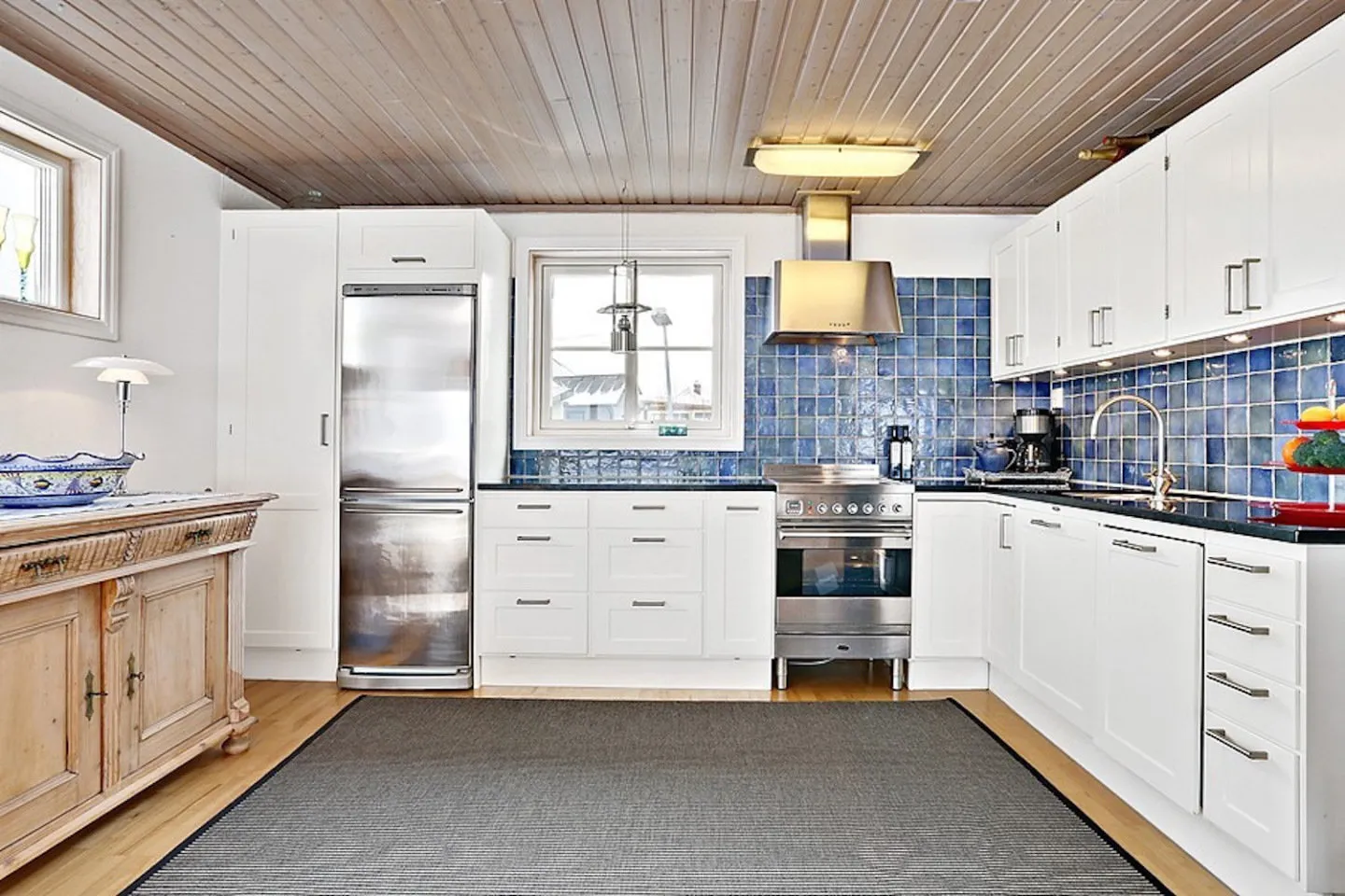 照片:北欧风格厨房和餐厅,生态,房屋和小屋——我们网站上的照片