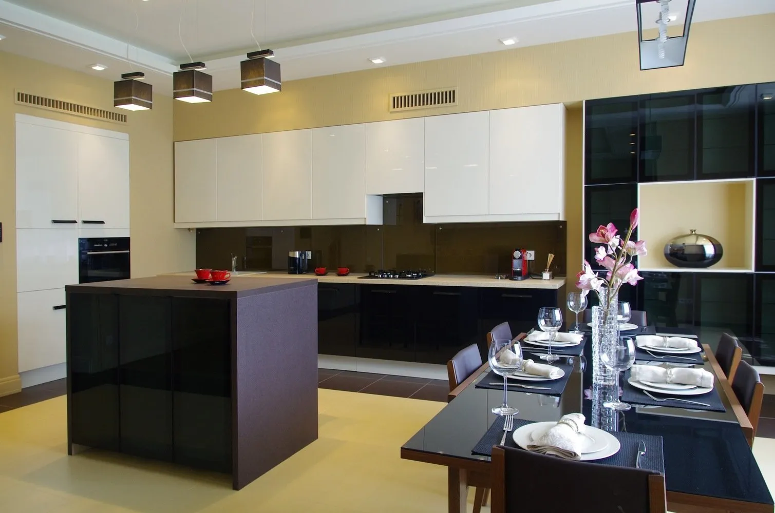 照片:现代风格厨房与餐厅,小贴士 – 我们网站上的照片