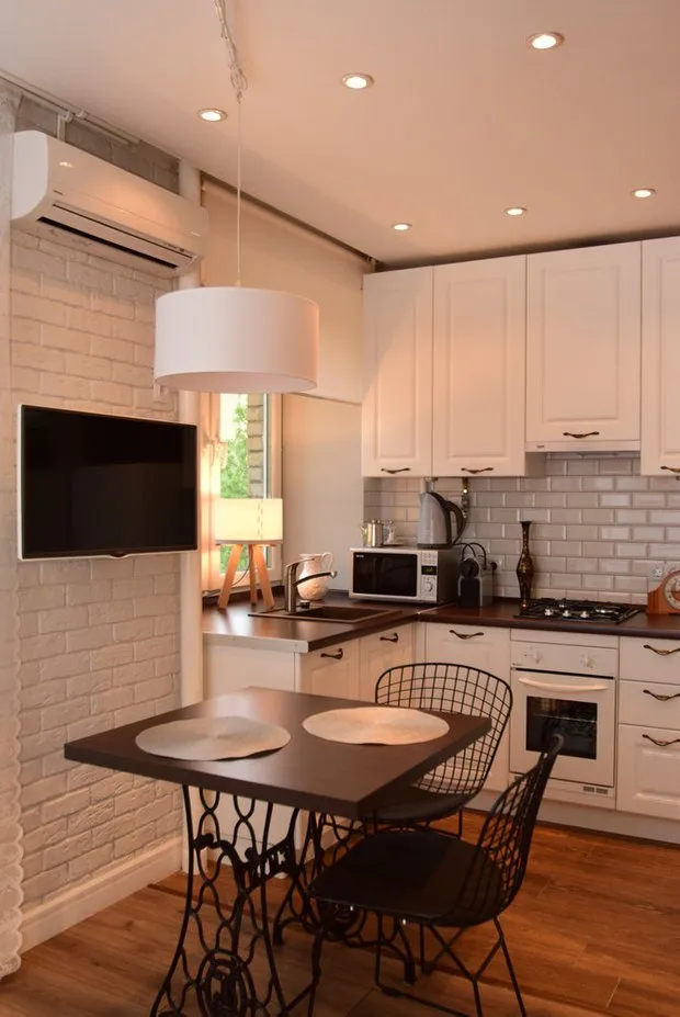 照片：北欧风格厨房和餐厅，技巧 – 我们网站上的照片