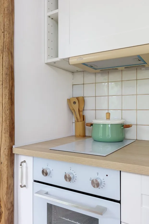 Pared de cocina compacta con tecnología integrada