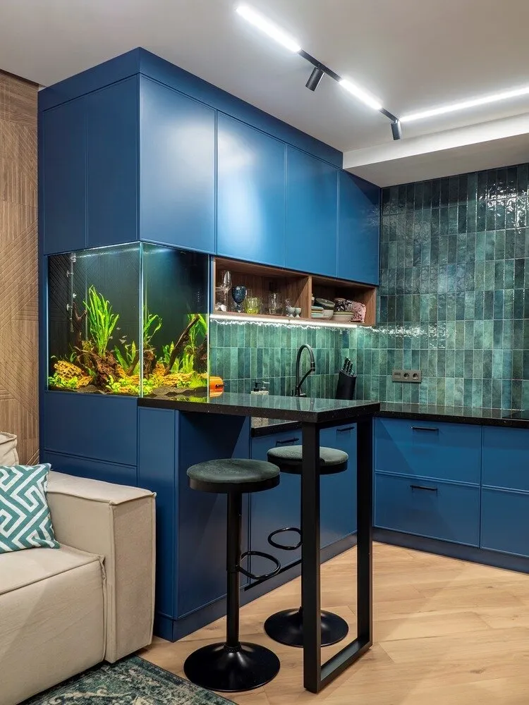 Puertas azules hechas de MDP en esmalte.