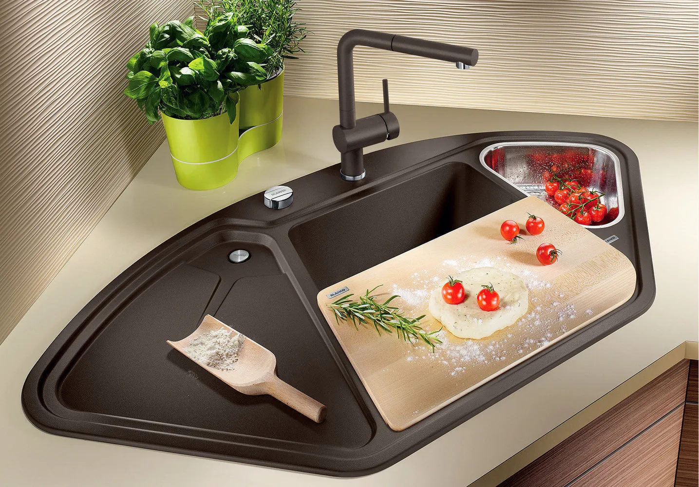 照片：现代风格客厅，厨房与餐厅，技巧，BLANCO，便捷水槽，厨房水槽 – 我们网站上的照片