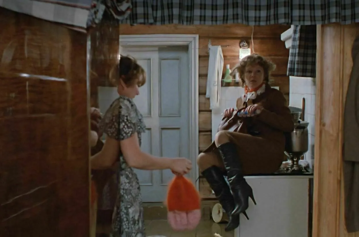 Foto: en estilo , interior de cocina, diseño soviético, Ludmila Gurchenko, escenas en la cocina del cine soviético, cocina de la URSS, Escenas de cocina en el cine soviético, cine soviético, cine de la URSS, cocinas soviéticas – foto en nuestro sitio web