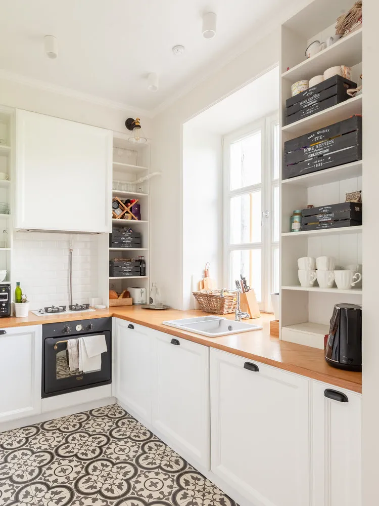 图片:斯堪的纳维亚风格厨房与餐厅,技巧,Marina Sarkisyan,优缺点,窗边水槽,Anastasia Vishnevskaya – 我们网站上的照片