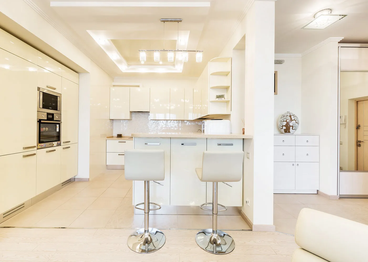 照片：现代风格厨房与餐厅，技巧 - 我们网站上的照片