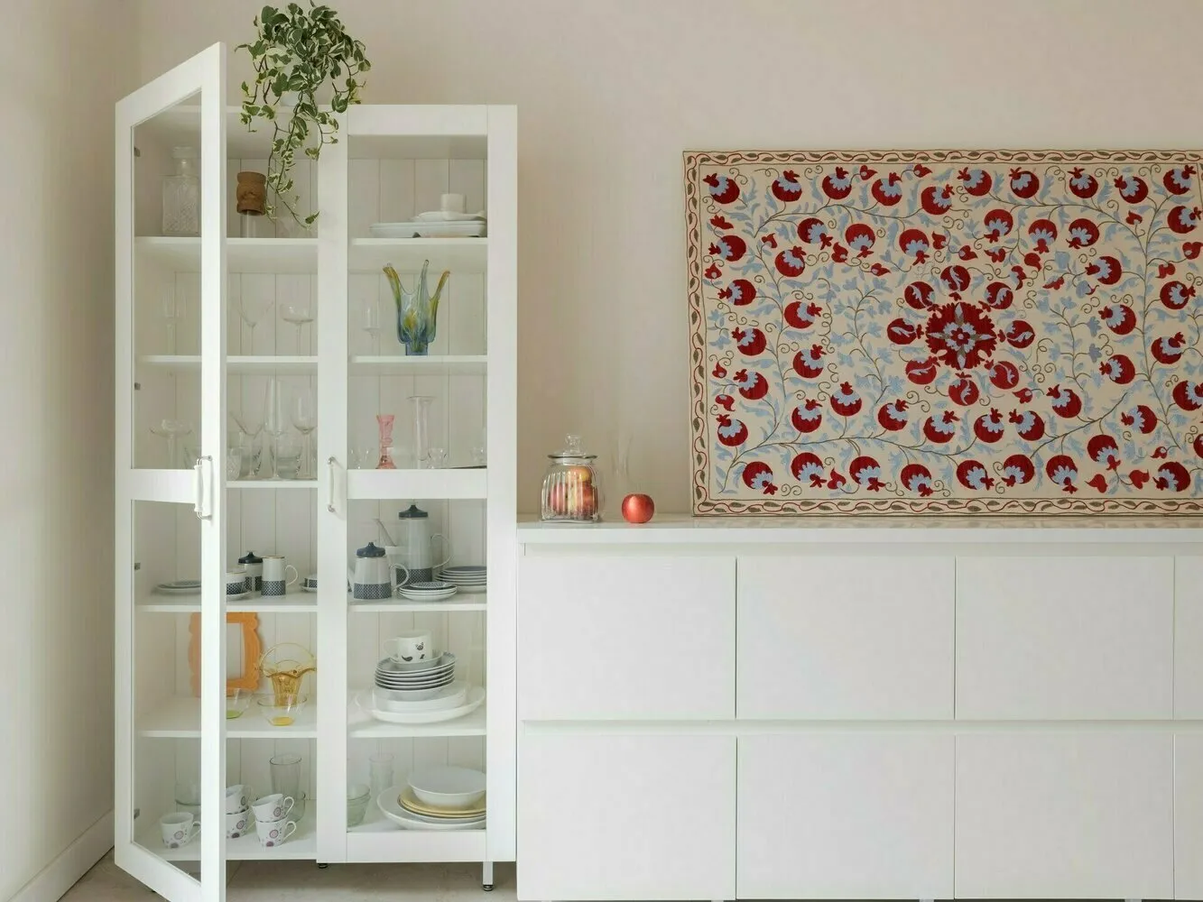 Foto: im Stil von, Wohnzimmer-Interieur, Interieur-Stil, Innenraumdesign, Tipps, wie man ein Kücheninterior gestaltet, Kücheninterior, Fehler im Renovieren, Renovierungsfehler, Fehler beim Küchenrenovieren, vor dem Renovieren planen – Foto auf unserer Website