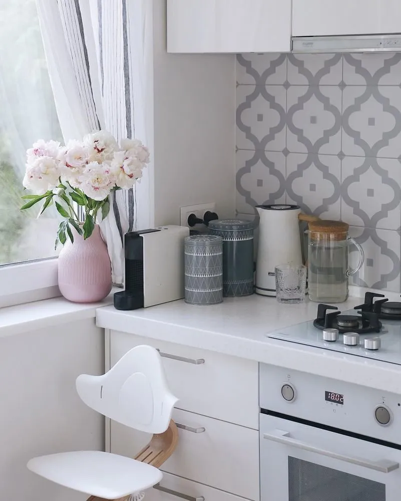 Foto: estilo cocina y comedor, escandinavo, reparación práctica, 2 habitaciones, hasta 40 metros cuadrados – foto en nuestro sitio web