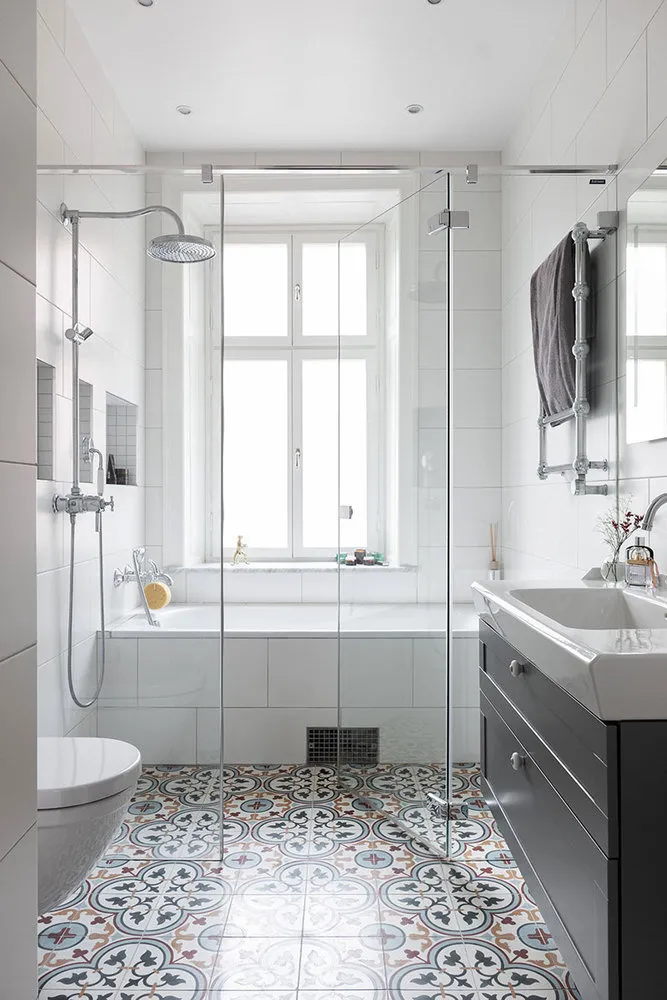 图片:现代、北欧、装饰艺术风格浴室,室内装饰,公寓,瑞典,米色,斯德哥尔摩,带吧台的厨房客厅,如何以现代风格装饰厨房,4间或更多,面积超过90平方米 – 网站上的照片