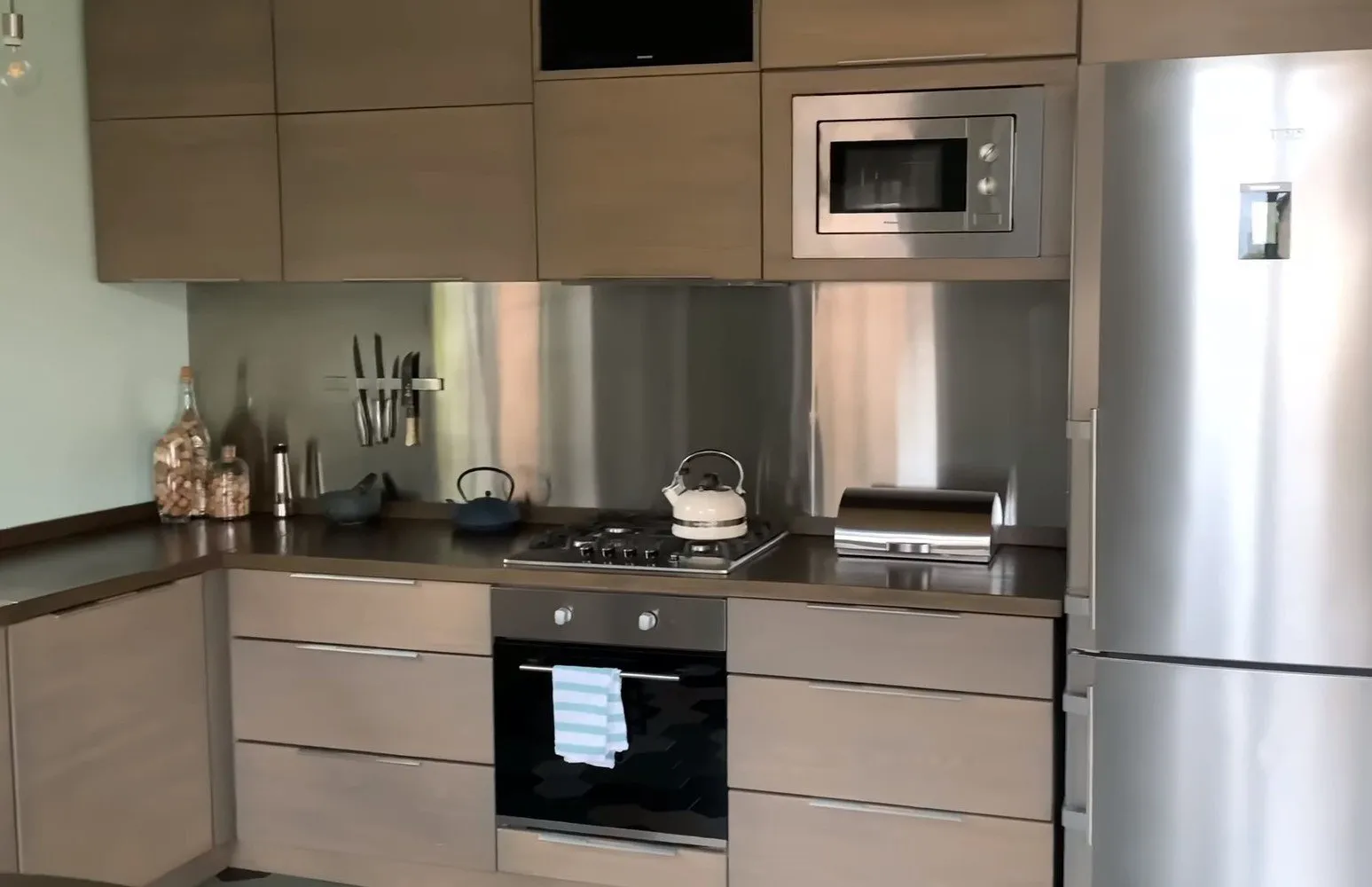 Фотографія: Кухня і столова в стилі Современный, Советы, Сбербанк, домклик, Сбер, СберСтрахование, ошибки в ремонте кухни, ляпы в ремонте – фото на нашем сайте