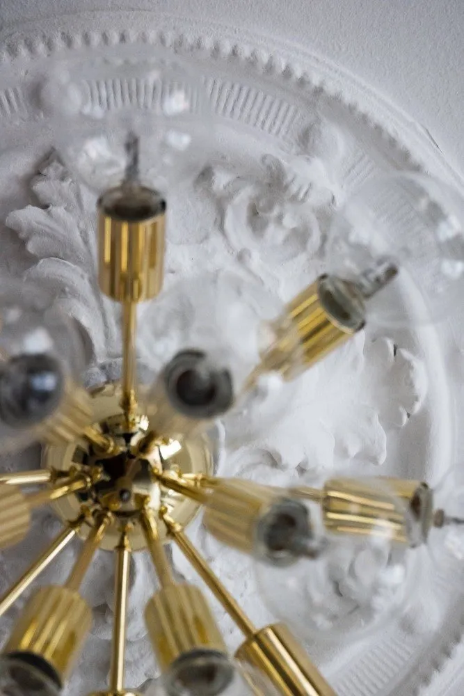 图片:现代、北欧、装饰艺术风格客厅,室内装饰,公寓,瑞典,米色,斯德哥尔摩,带吧台的厨房客厅,如何以现代风格装饰厨房,4间或更多,面积超过90平方米 – 网站上的照片