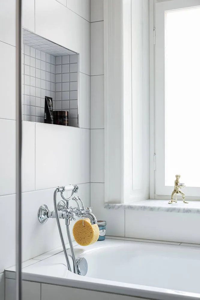 图片:现代、北欧、装饰艺术风格浴室,室内装饰,公寓,瑞典,米色,斯德哥尔摩,带吧台的厨房客厅,如何以现代风格装饰厨房,4间或更多,面积超过90平方米 – 网站上的照片