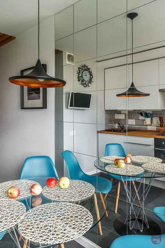 照片：现代厨房和餐厅，室内装饰，小公寓，指南，不超过40平方米 – 网站上的照片
