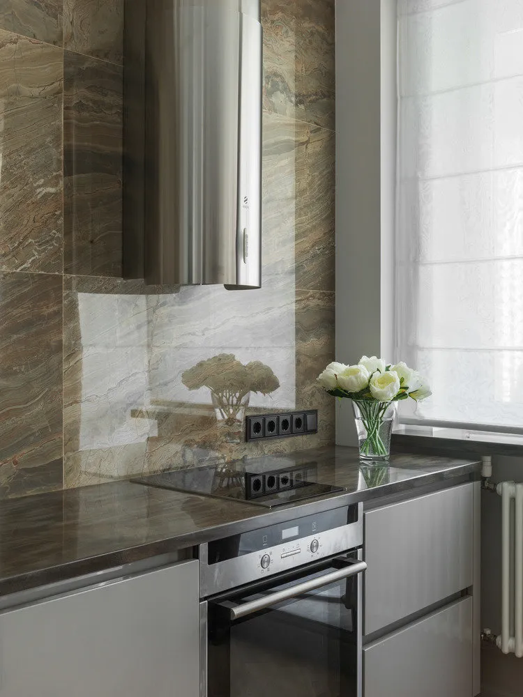 设计：Serge Mahov