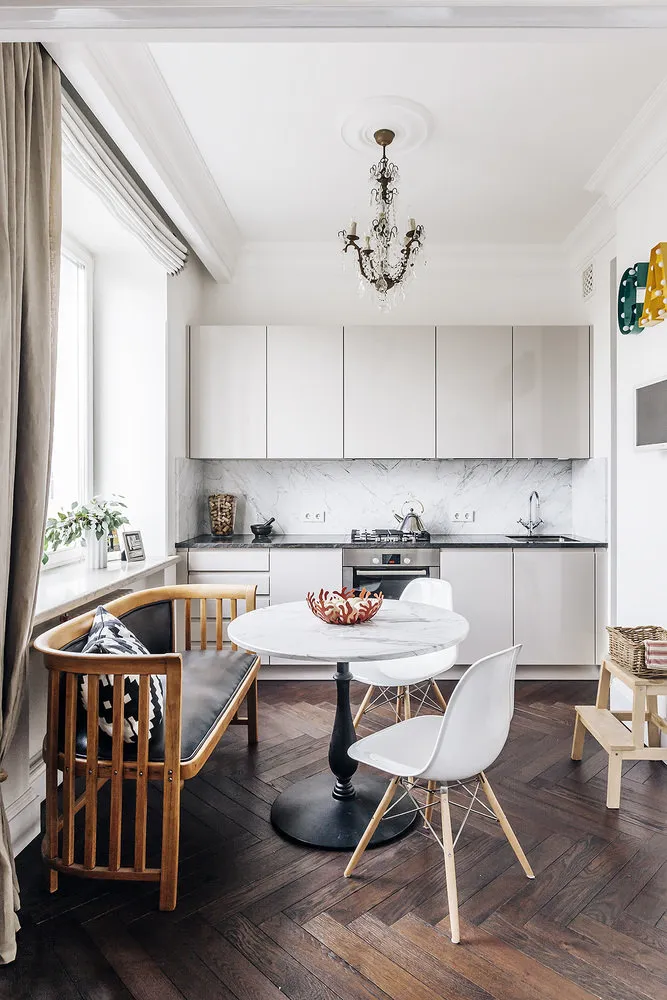 Fotografía: Cocina y comedor en estilo ecléctico, clásico, moderno, apartamento, proyecto de la semana, Moscú, 2 habitaciones, 60-90 metros cuadrados, Pavel Zheleznov, proyecto personal – fotos en nuestro sitio web